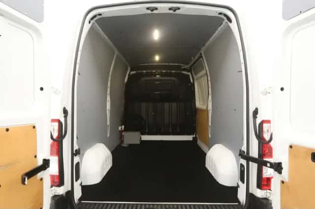 Renault Master (2016) thumbnail 3