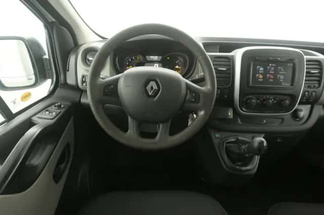 Renault Trafic (2015) thumbnail 2