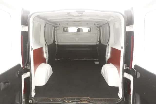 Renault Trafic (2015) thumbnail 3