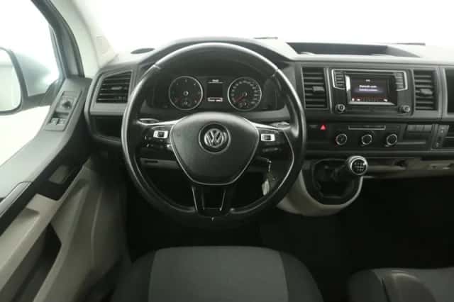 Volkswagen Transporter (2019) thumbnail 2