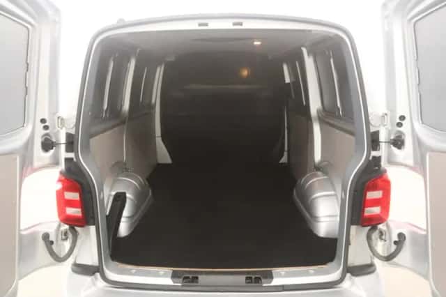 Volkswagen Transporter (2019) thumbnail 3