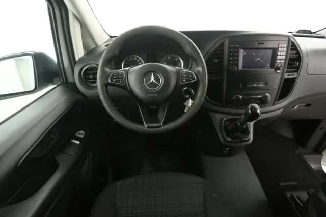 Mercedes-Benz Vito (2015) thumbnail 2