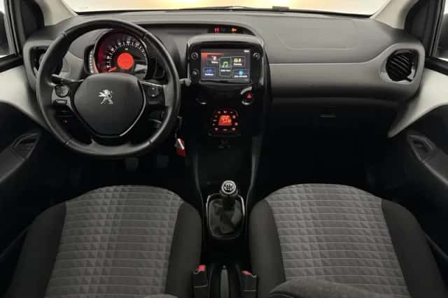 Peugeot 108 (2022) thumbnail 2