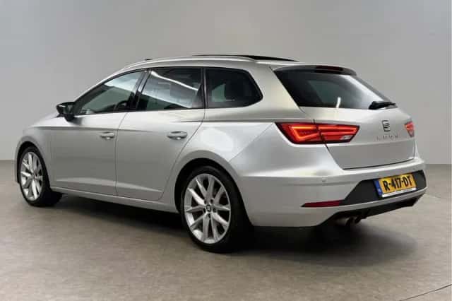 SEAT Leon (2017) thumbnail 3