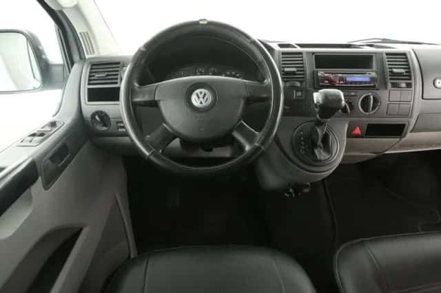 Volkswagen Transporter (2009) thumbnail 2