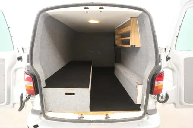 Volkswagen Transporter (2009) thumbnail 3