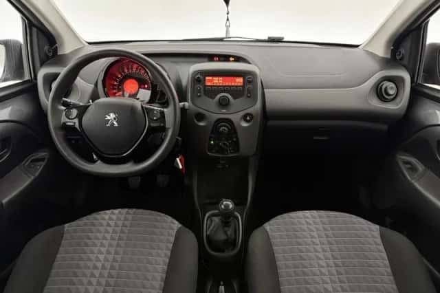 Peugeot 108 (2022) thumbnail 2