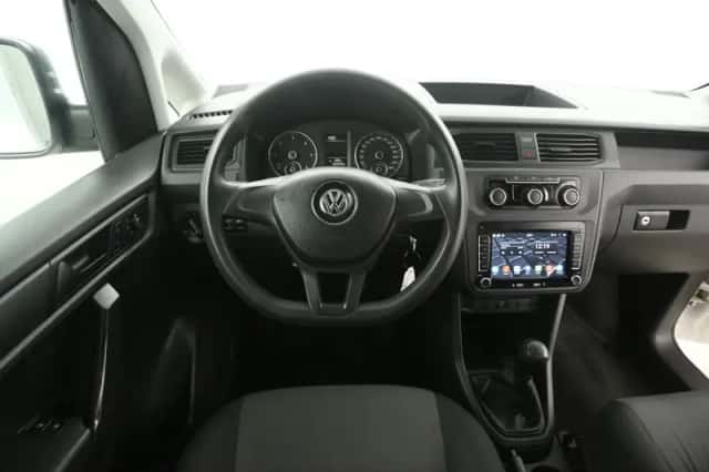 Volkswagen Caddy (2017) thumbnail 2