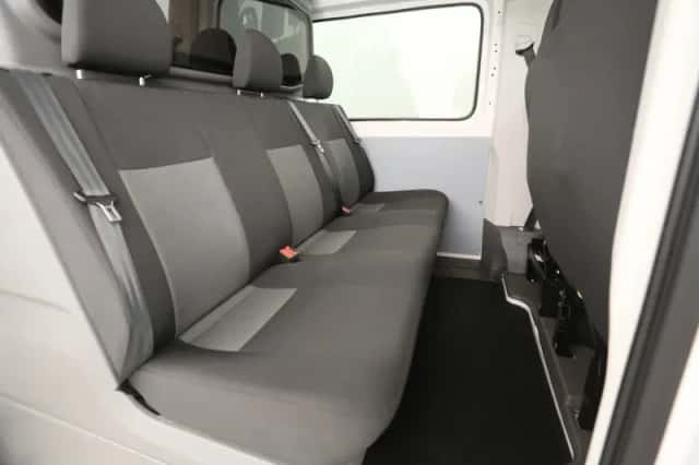 Volkswagen Crafter (2024) thumbnail 3