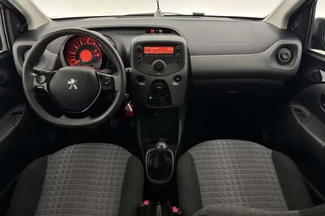 Peugeot 108 (2022) thumbnail 2