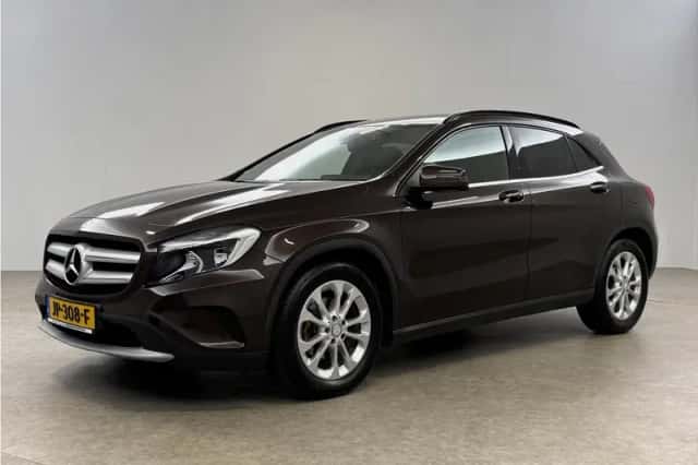 Mercedes-Benz GLA (2016) thumbnail 6