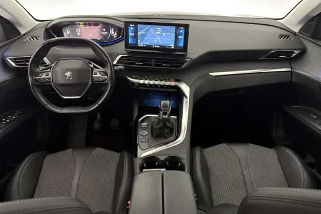 Peugeot 5008 (2022) thumbnail 2