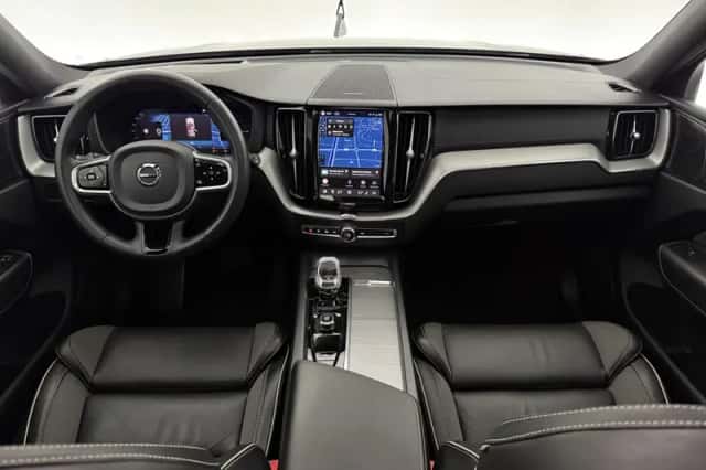Volvo XC60 (2022) thumbnail 2