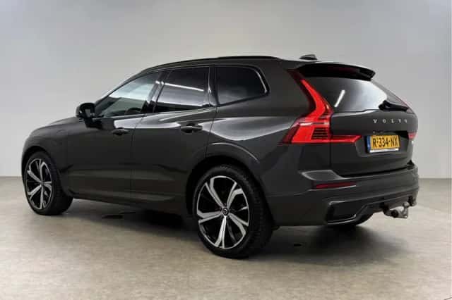 Volvo XC60 (2022) thumbnail 3