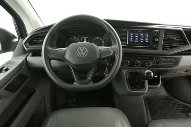 Volkswagen Transporter (2022) thumbnail 2