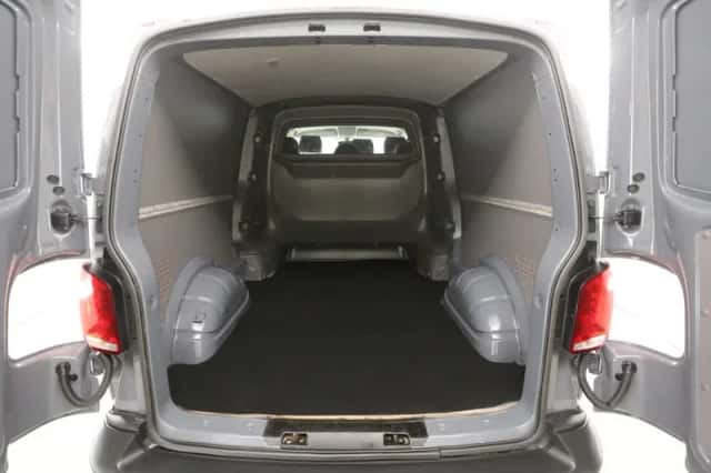 Volkswagen Transporter (2022) thumbnail 4