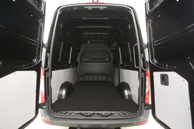 Mercedes-Benz Sprinter (2021) thumbnail 3