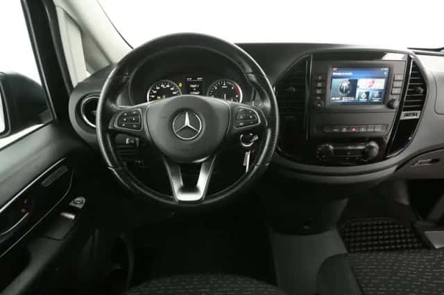 Mercedes-Benz Vito (2022) thumbnail 2