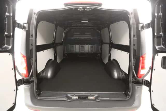 Mercedes-Benz Vito (2022) thumbnail 3