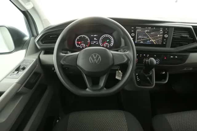Volkswagen Transporter (2023) thumbnail 2