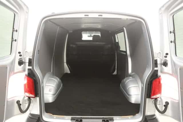 Volkswagen Transporter (2023) thumbnail 3