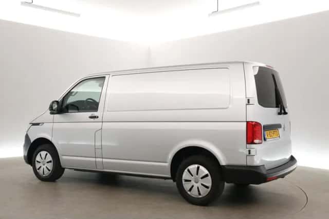 Volkswagen Transporter (2023) thumbnail 4
