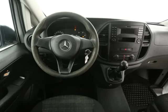 Mercedes-Benz Vito (2015) thumbnail 2