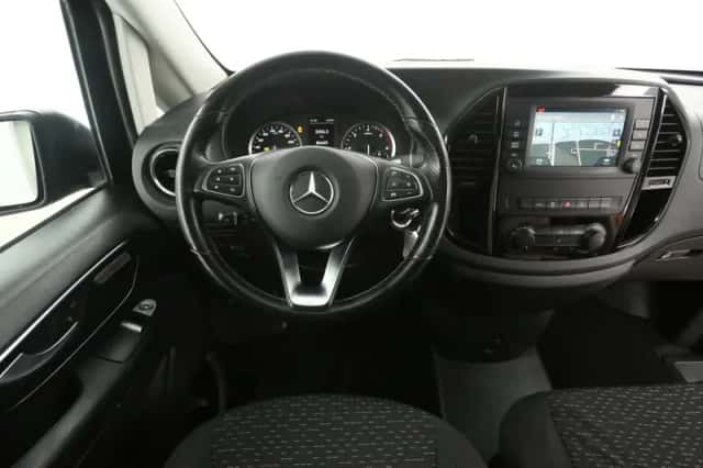 Mercedes-Benz Vito (2022) thumbnail 2