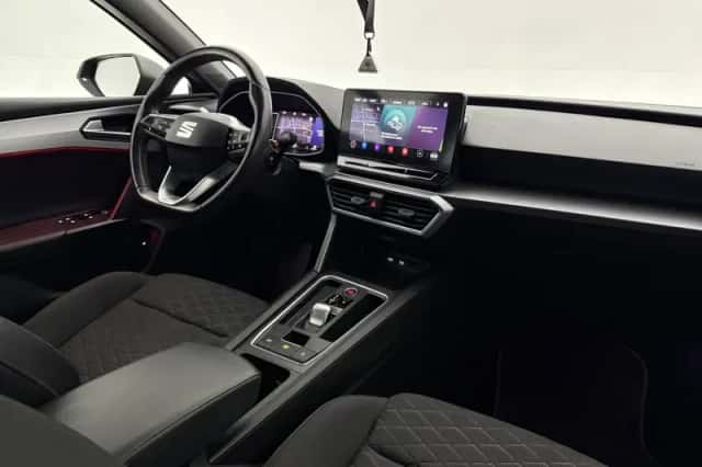 SEAT Leon (2021) thumbnail 4