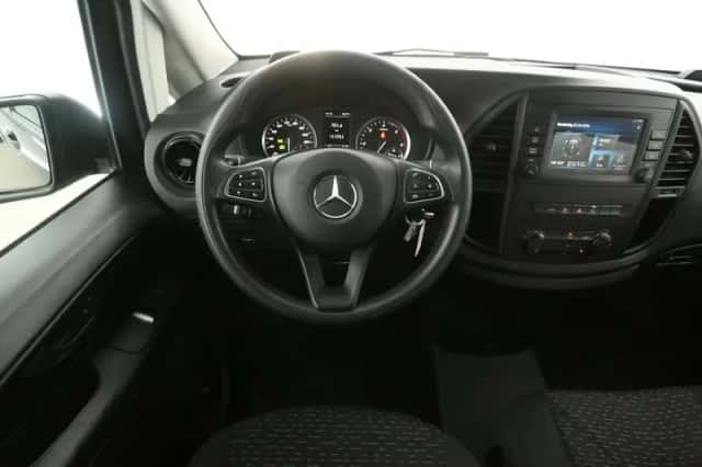 Mercedes-Benz Vito (2022) thumbnail 2