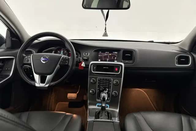 Volvo V60 (2014) thumbnail 2