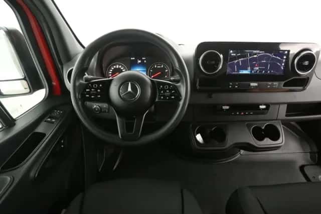 Mercedes-Benz Sprinter (2019) thumbnail 2