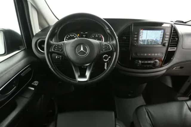 Mercedes-Benz Vito (2022) thumbnail 2