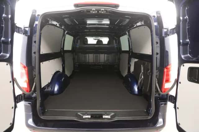 Mercedes-Benz Vito (2022) thumbnail 3