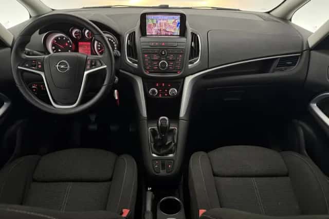 Opel Zafira (2013) thumbnail 2