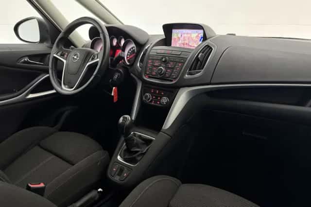 Opel Zafira (2013) thumbnail 4