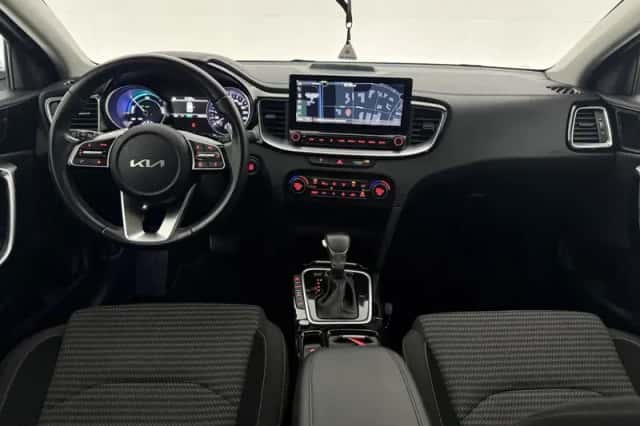 Kia Ceed (2023) thumbnail 2