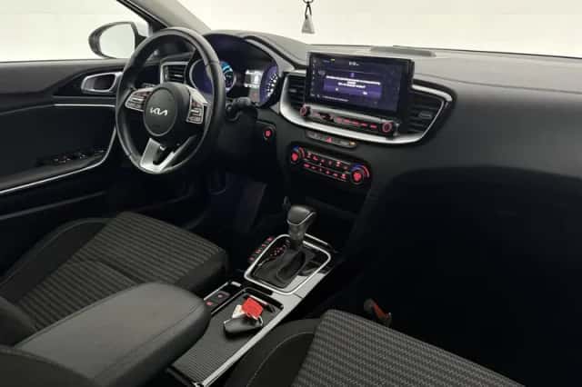 Kia Ceed (2023) thumbnail 4