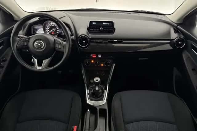Mazda 2 (2015) thumbnail 2