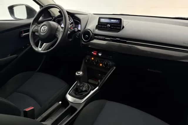 Mazda 2 (2015) thumbnail 4