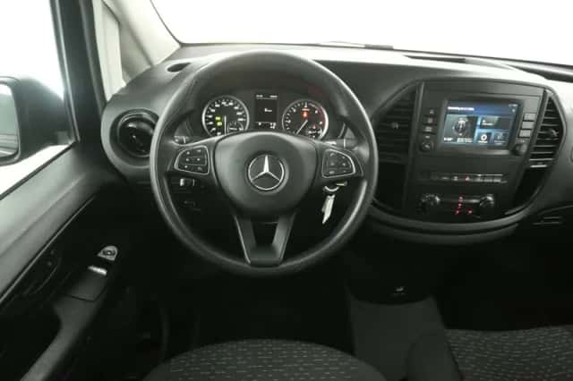 Mercedes-Benz Vito (2021) thumbnail 2