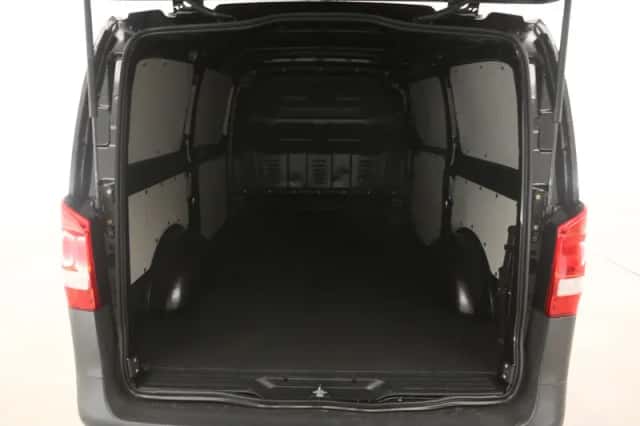 Mercedes-Benz Vito (2021) thumbnail 3