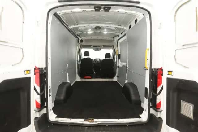 Ford Transit (2019) thumbnail 3