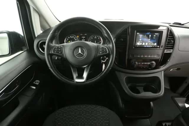 Mercedes-Benz Vito (2022) thumbnail 2