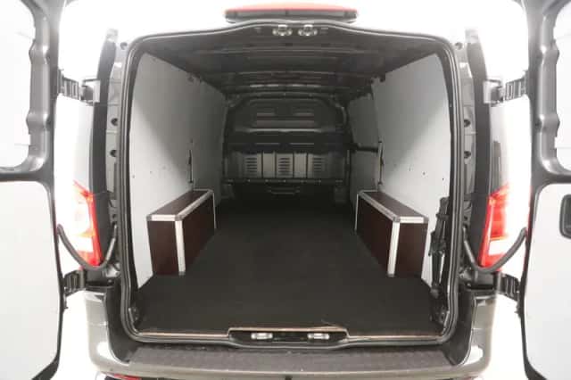 Mercedes-Benz Vito (2022) thumbnail 3