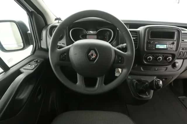 Renault Trafic (2020) thumbnail 2