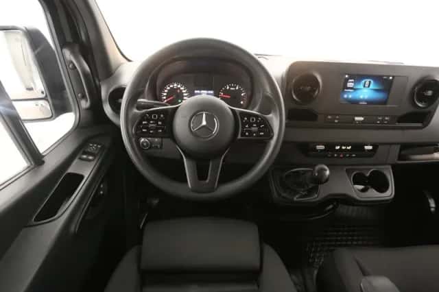 Mercedes-Benz Sprinter (2021) thumbnail 2