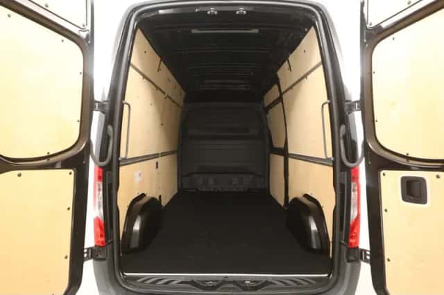 Mercedes-Benz Sprinter (2021) thumbnail 3