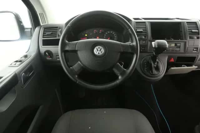 Volkswagen Transporter (2009) thumbnail 2