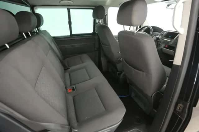 Volkswagen Transporter (2009) thumbnail 3